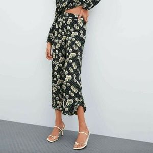 Zara Navy Daisy Floral Pants